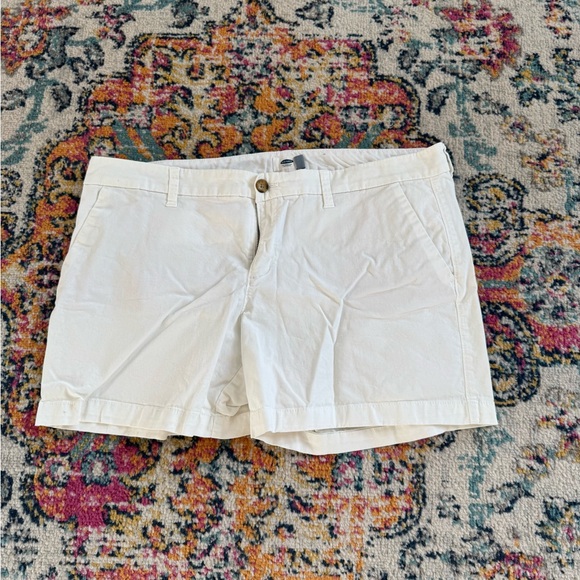 Old Navy Women's Cream Shorts - Picture 1 of 5